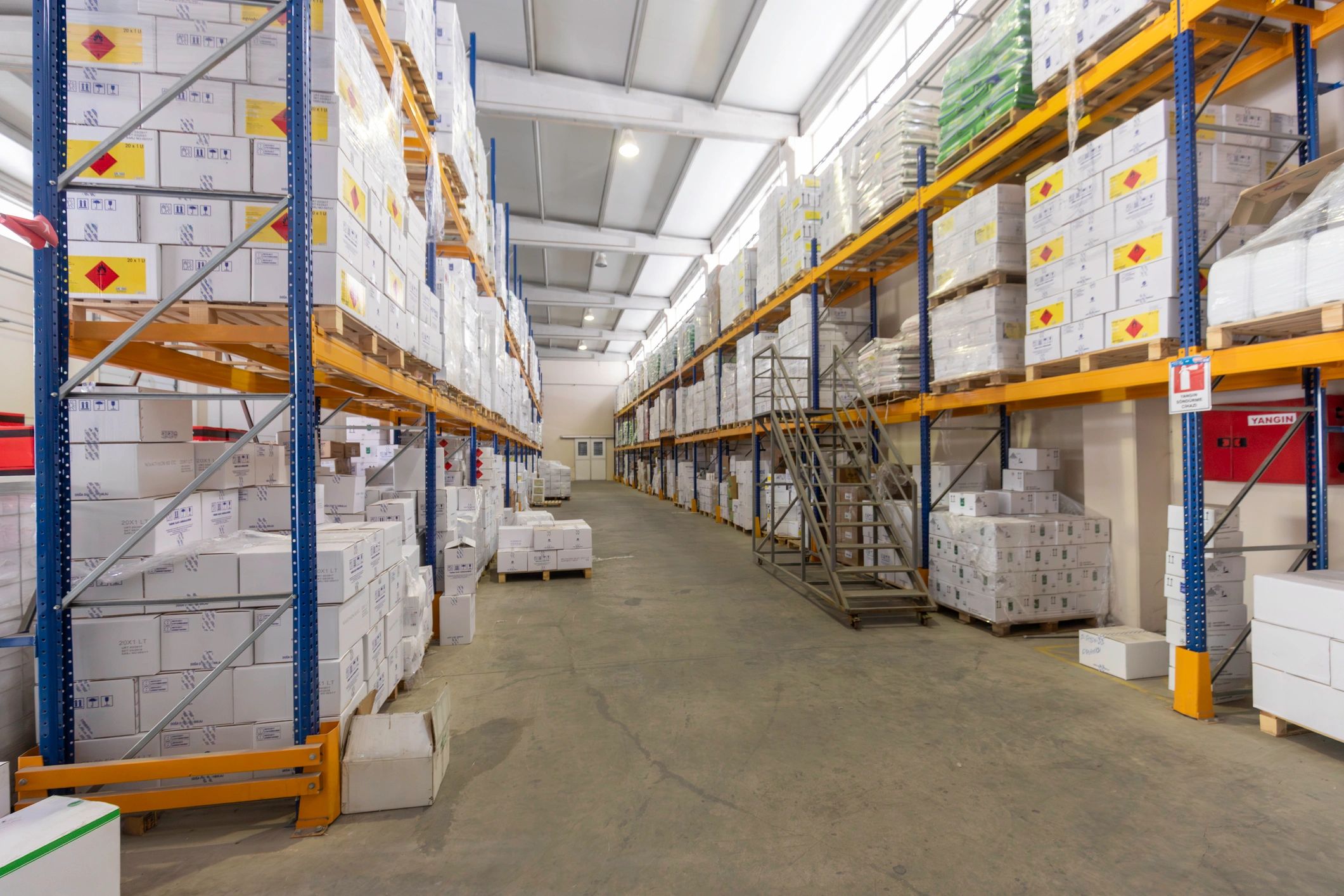 Warehouse aisle suited for shipping and inventory label workflows